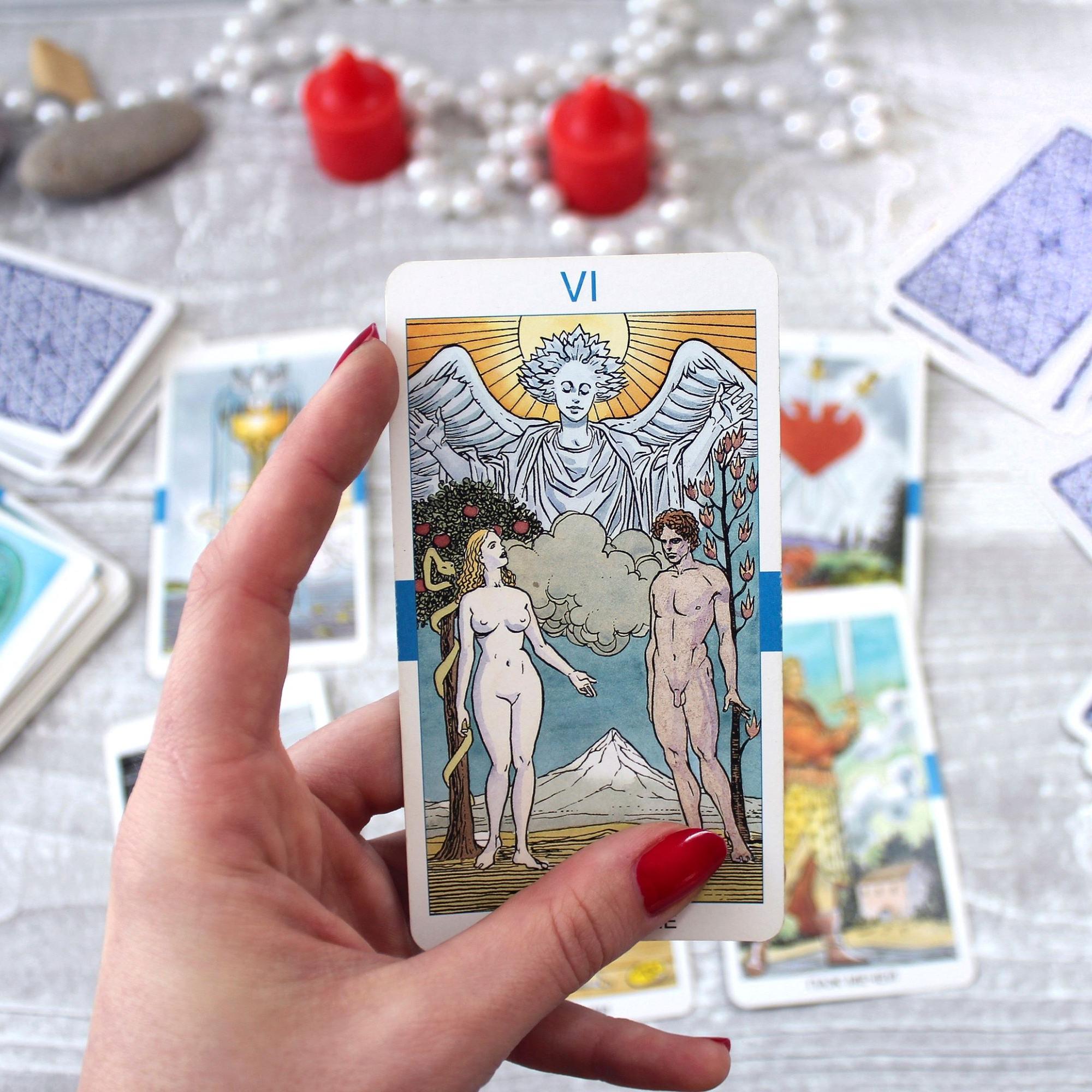 Opi tarot-korttien salat: näin aloitat niiden käytön