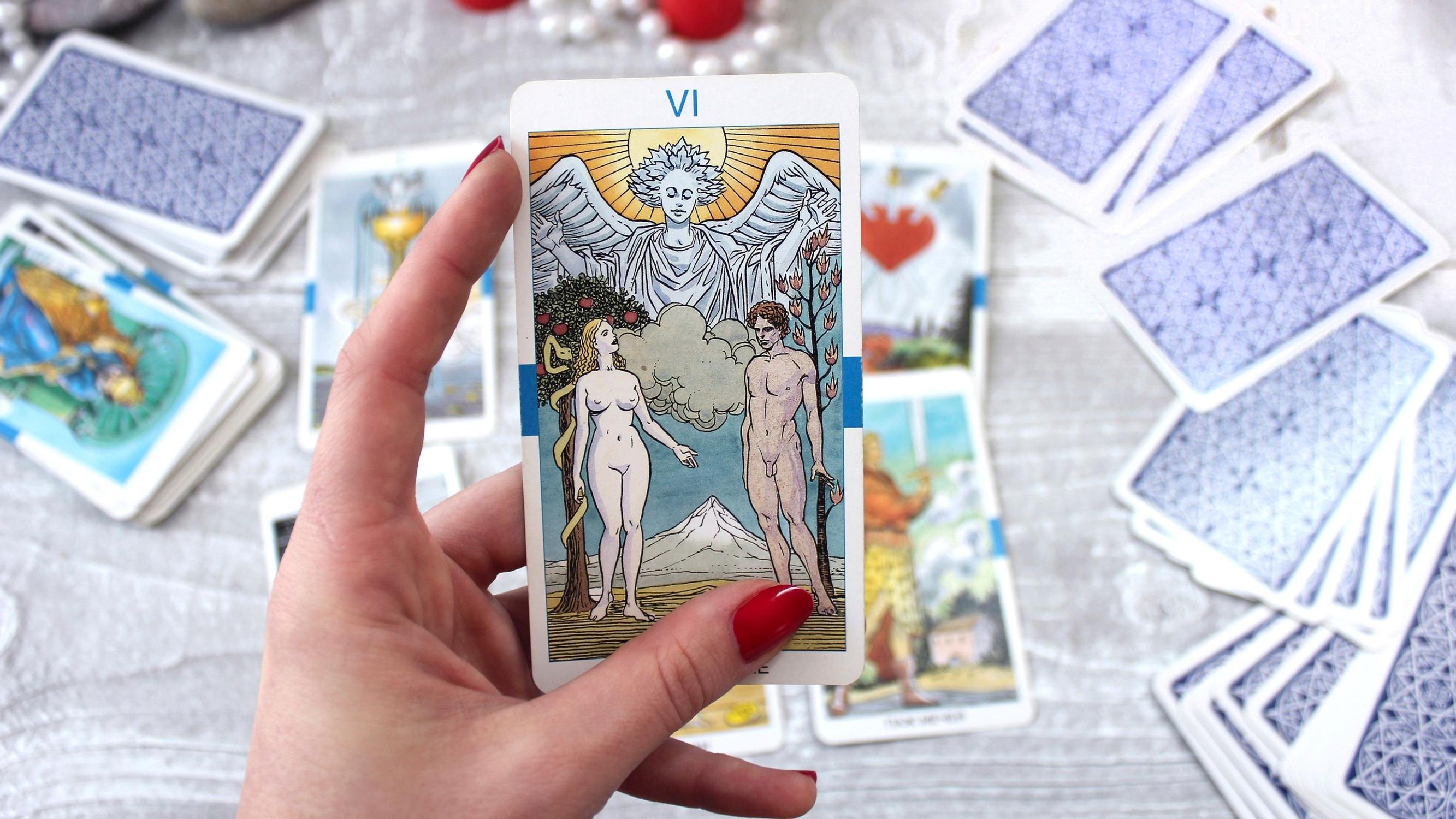 Opi tarot-korttien salat: näin aloitat niiden käytön