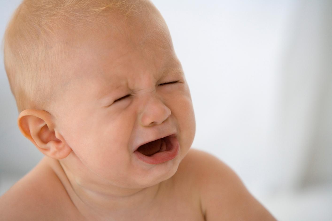 Mikä auttaa, kun vauva itkee paljon? 