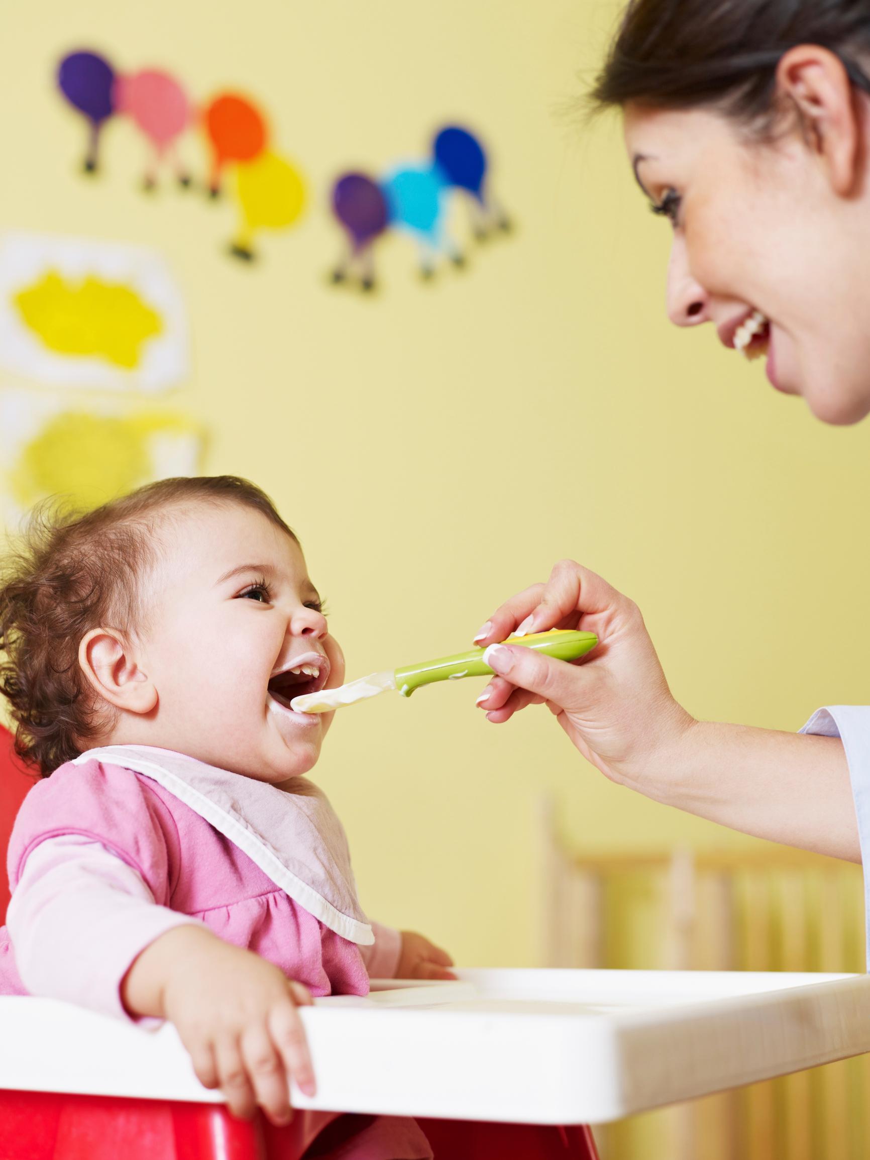 Kun vauva alkaa saada lisäruokaa, mistä tietää onko hän sille allerginen? |  