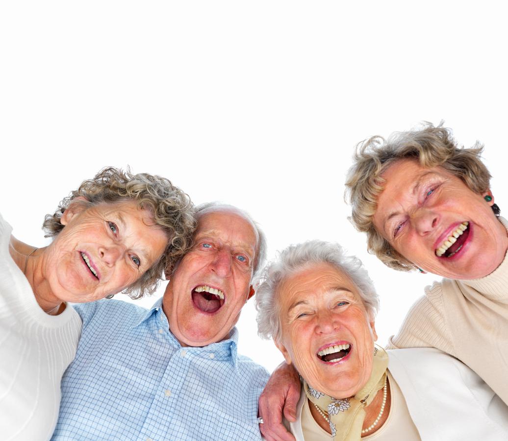 День смеха для пожилых людей. Счастливые пенсионеры. Пожилые люди. Смеющийся старик. Старик улыбается.