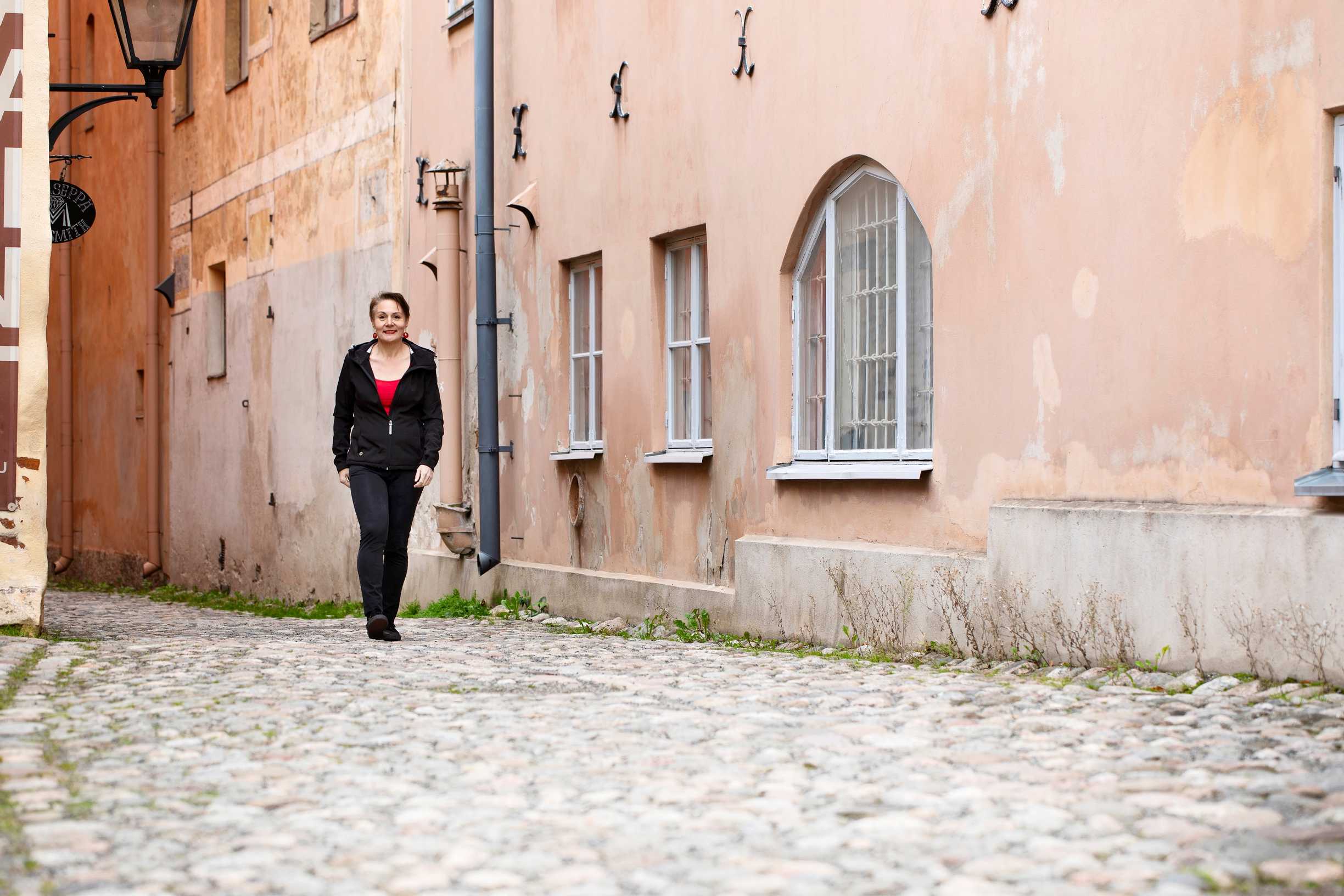Carola olisi kaivannut enemmän tukea terveydenhuollosta. – Painon pudottaminen oli yksinäistä puurtamista, varsinkin kun korona sulki kaikki paikat, hän sanoo.