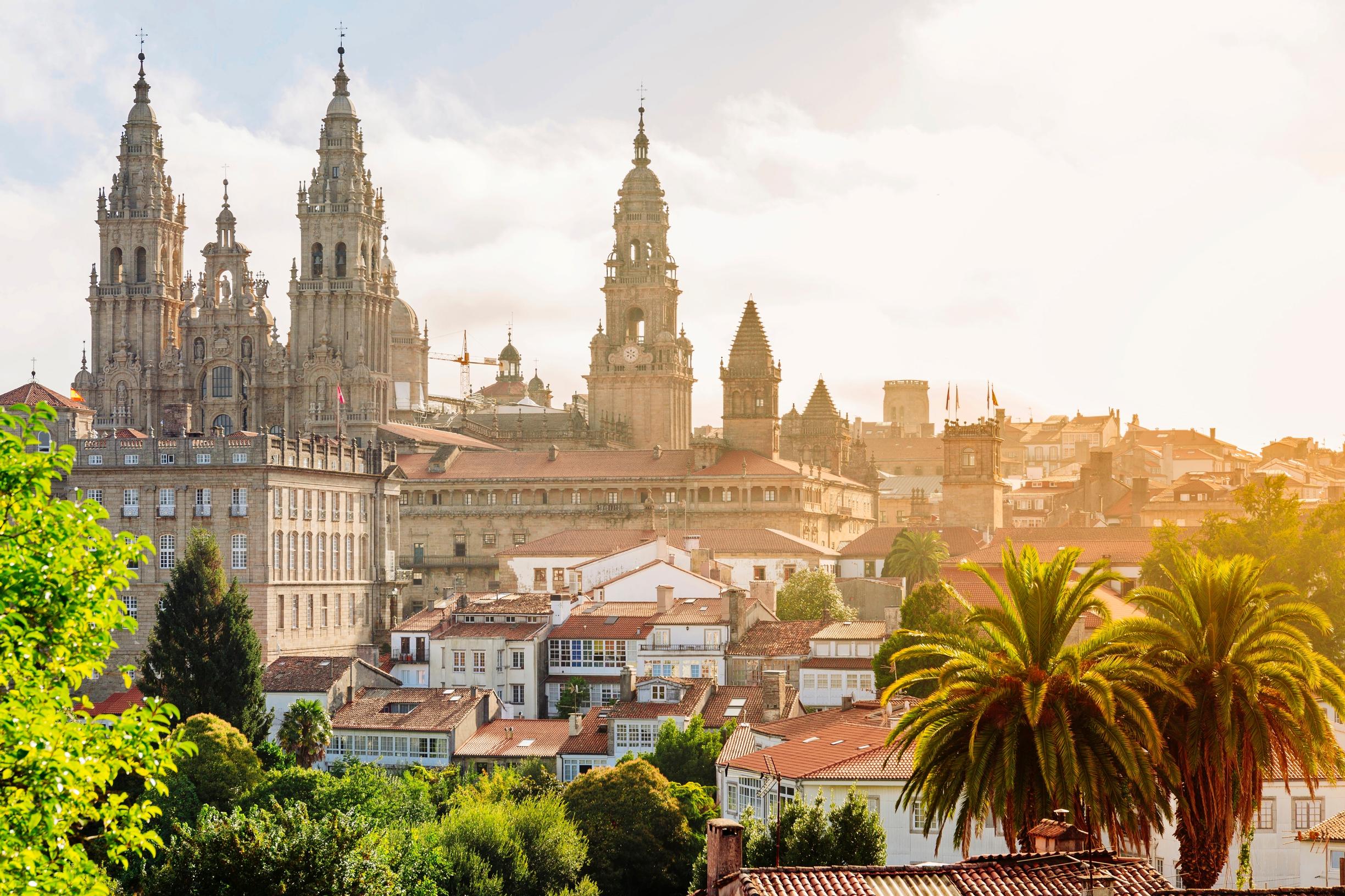 Santiago de Compostelan pyhiinvaellusreitti päättyy Santiagon katedraaliin.