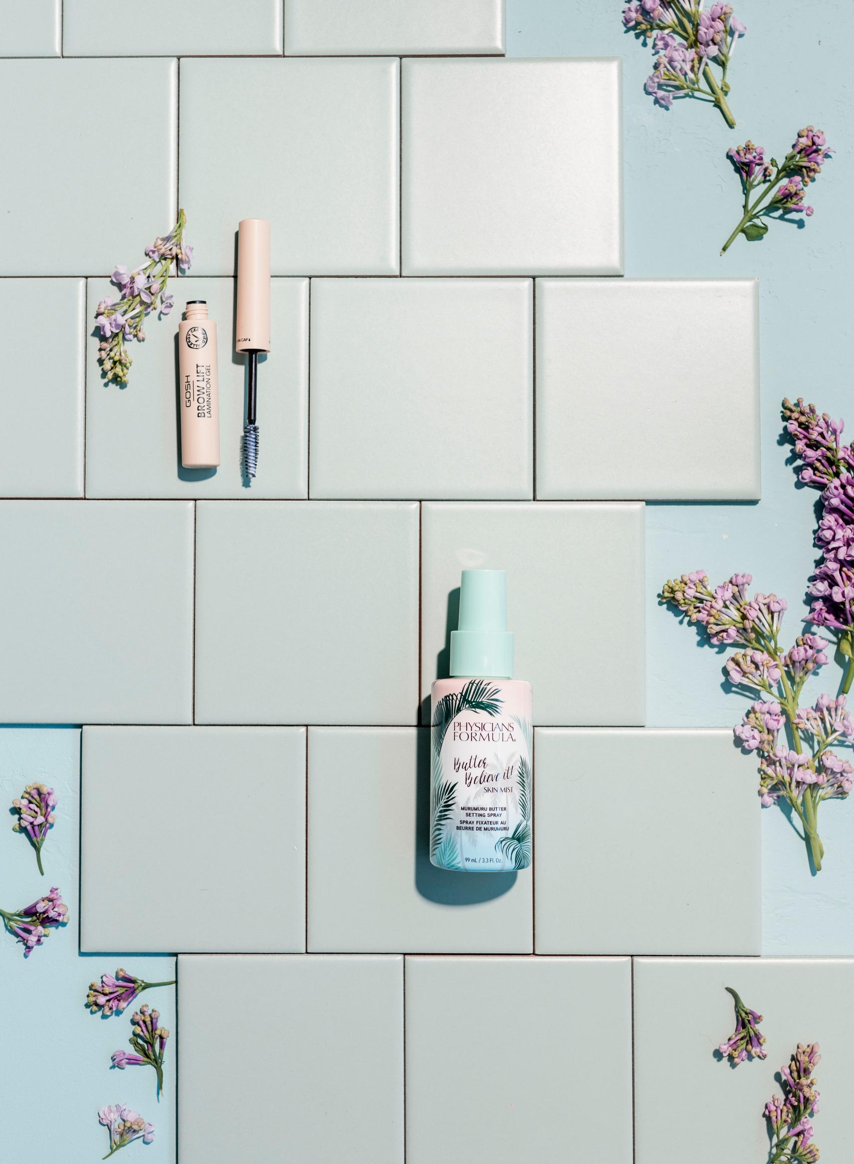 Gosh Brow Lift Lamination Gel -kulmageeli ja Physicians Formula Butter Believe It Skin Mist -meikinkiinnityssuihke.