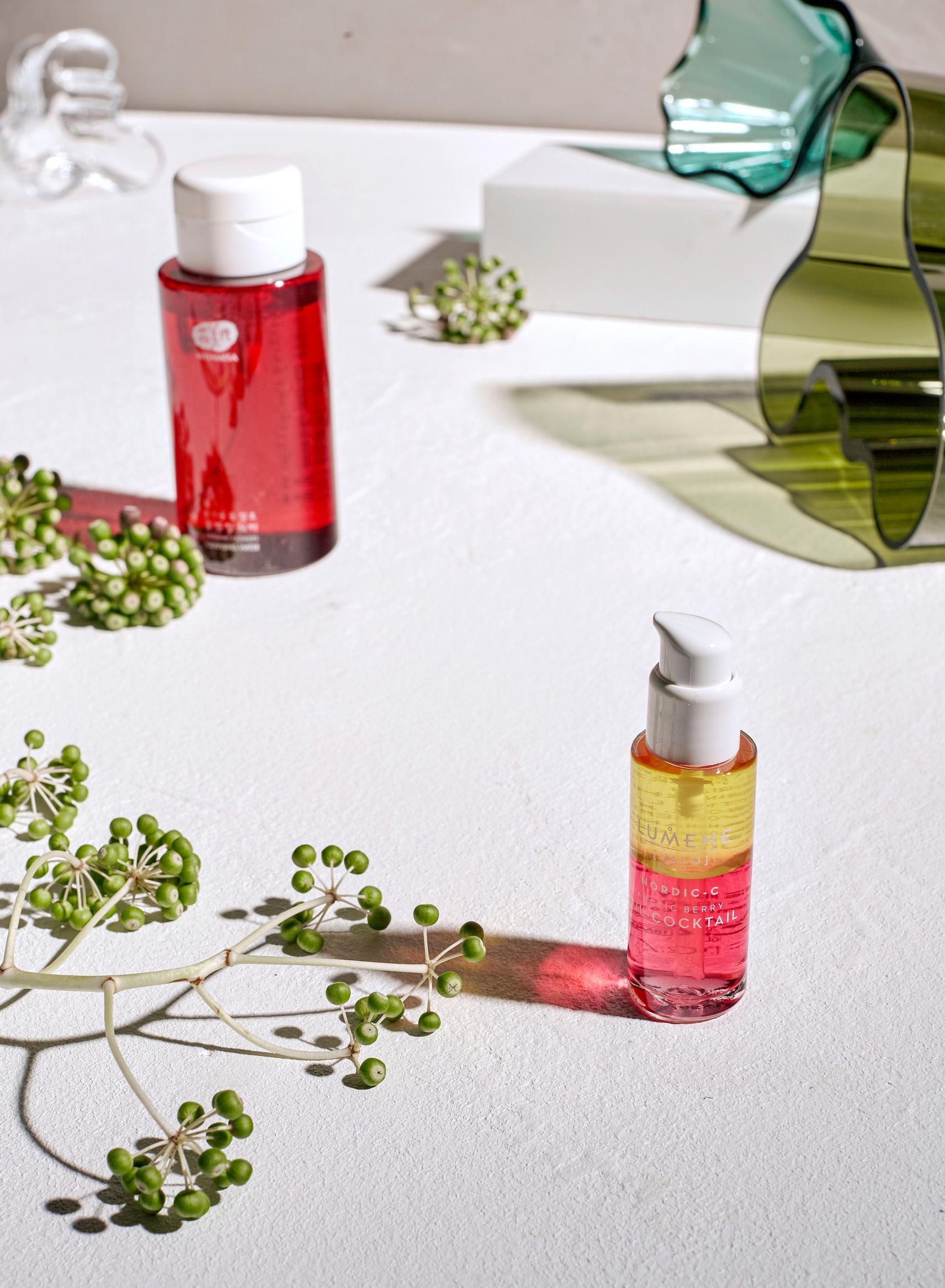 Paras puhdistustuote: Whamisa Cleansing Water 32,90 e, paras hoitokuuri: Lumene Valo Ravitseva Vitamiini-Tehohoito 29,90 e.