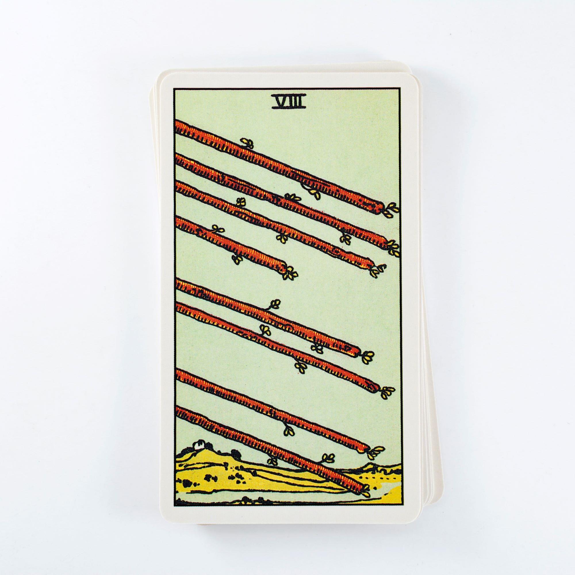 Sauvojen kasi (The Eight of Wands) – Tarot-kortin merkitys