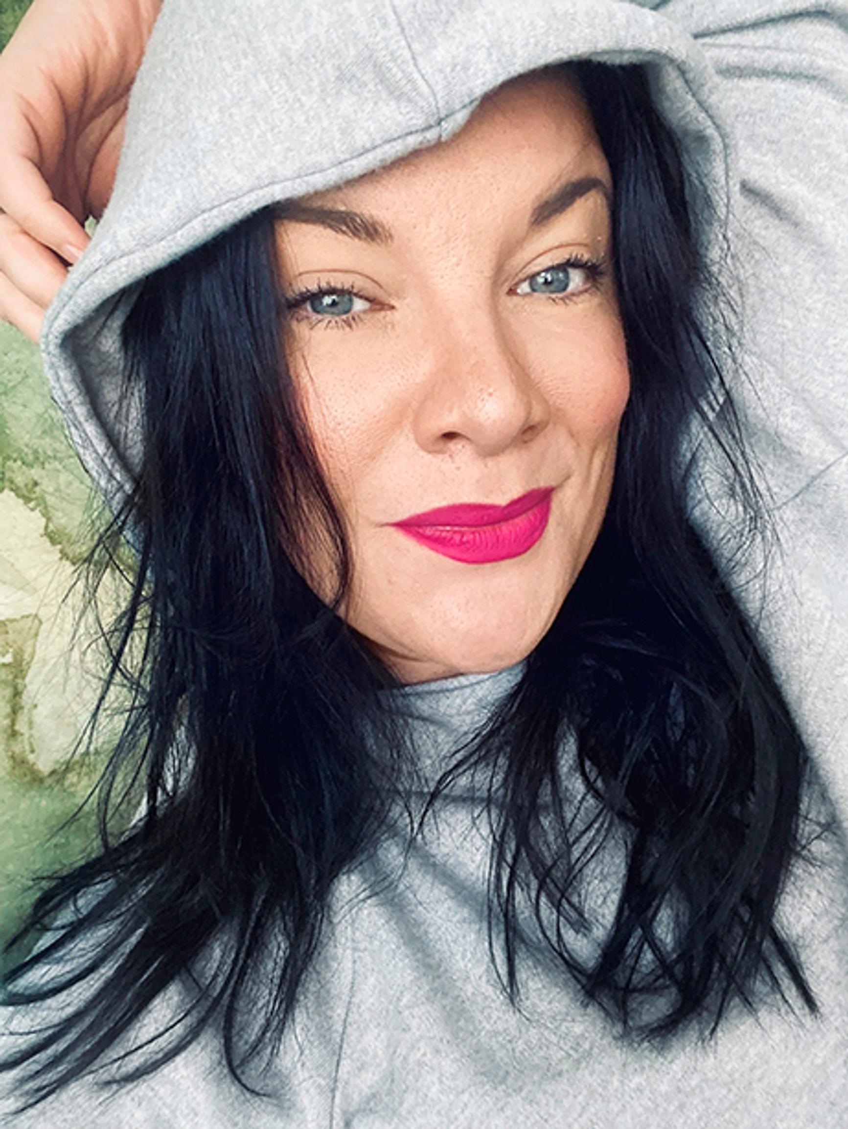 ”Olen odottanut ikääntymistä”, sanoo Hanna Pakarinen.