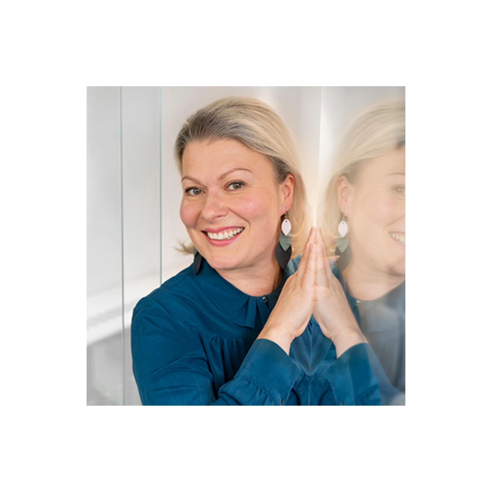 Riikka Mykkänen kehottaa ottamaan palkan puheeksi vähintään kerran vuodessa.