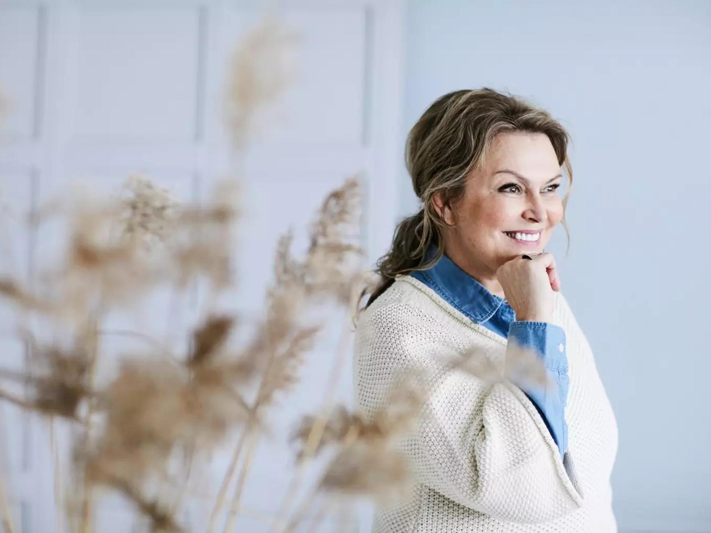 Omaishoitaja on usein jaksamisen äärirajoilla, tietää Anne Marjelund: ”Pidin itsestäänselvyytenä, että minun on huolehdittava äidistä”