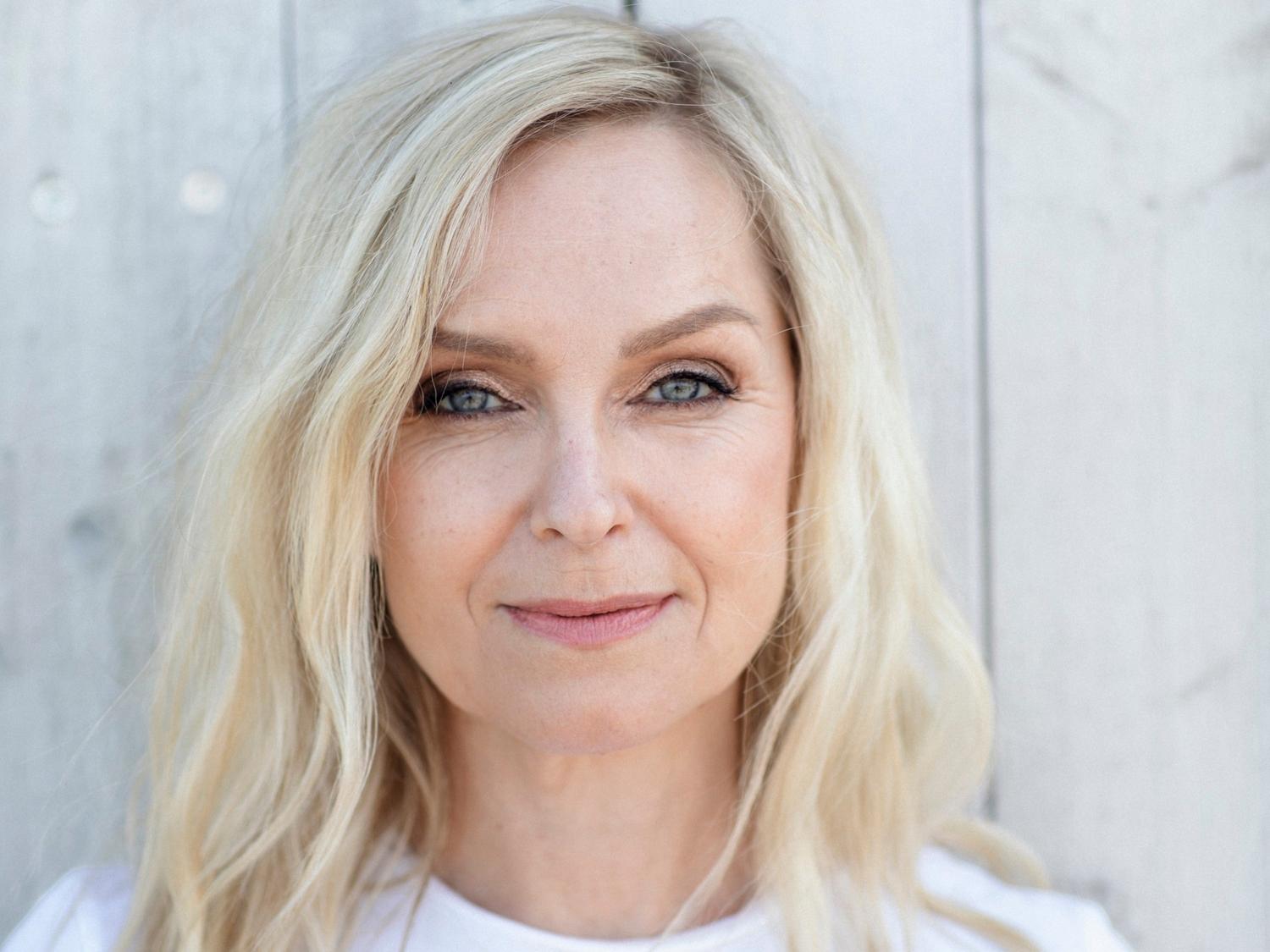 Anu Sinisalo Minun Piti Kasata Itseni Palasista Kokoon Kauneus Ja Terveys Pääosissa anu sinisalo, ville virtanen ja kai. anu sinisalo minun piti kasata itseni