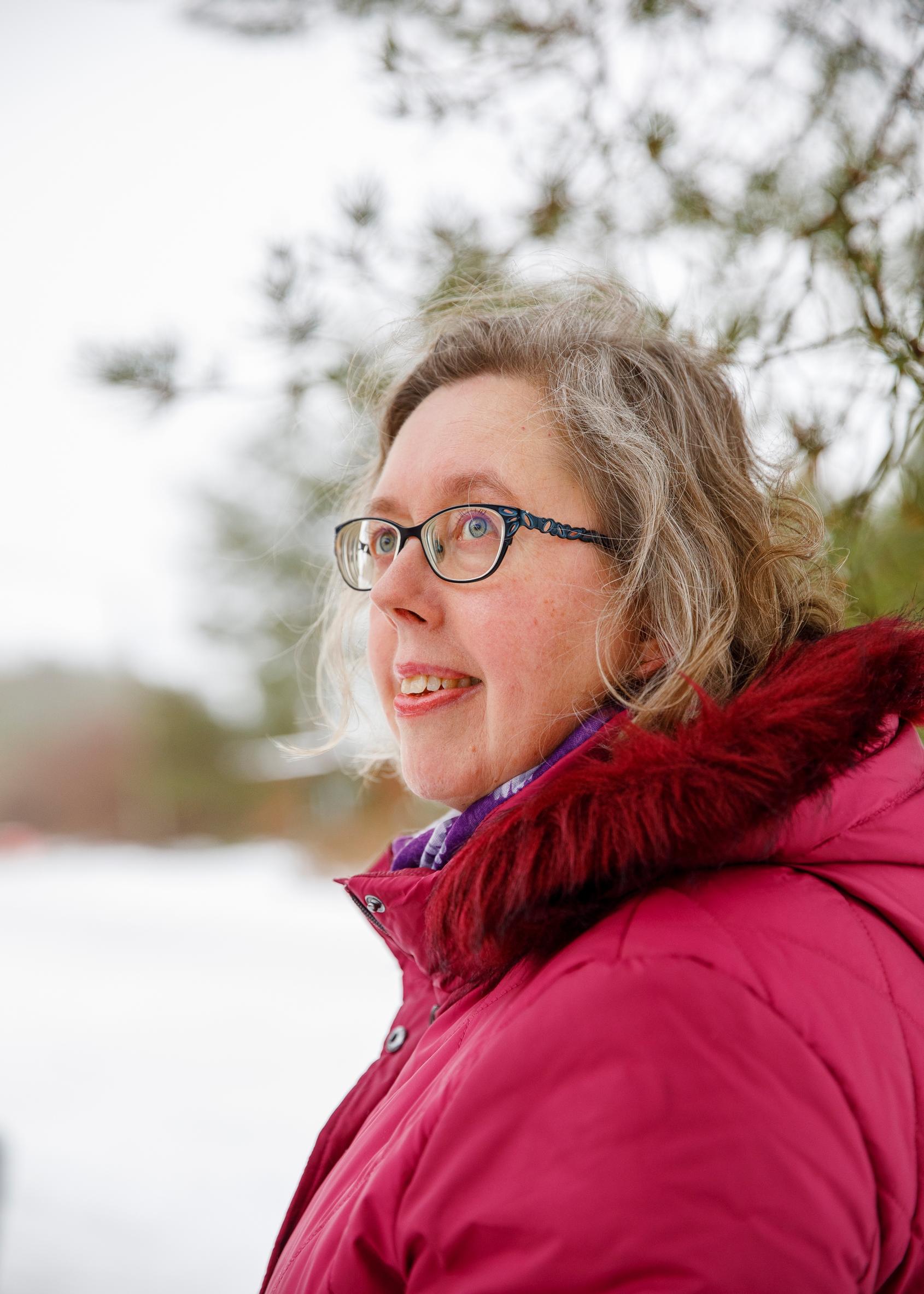 Nina käsittelee puhumattomuuteen ja itsetuntoon liittyviä teemoja podcastissaan Vaienneen ääni.