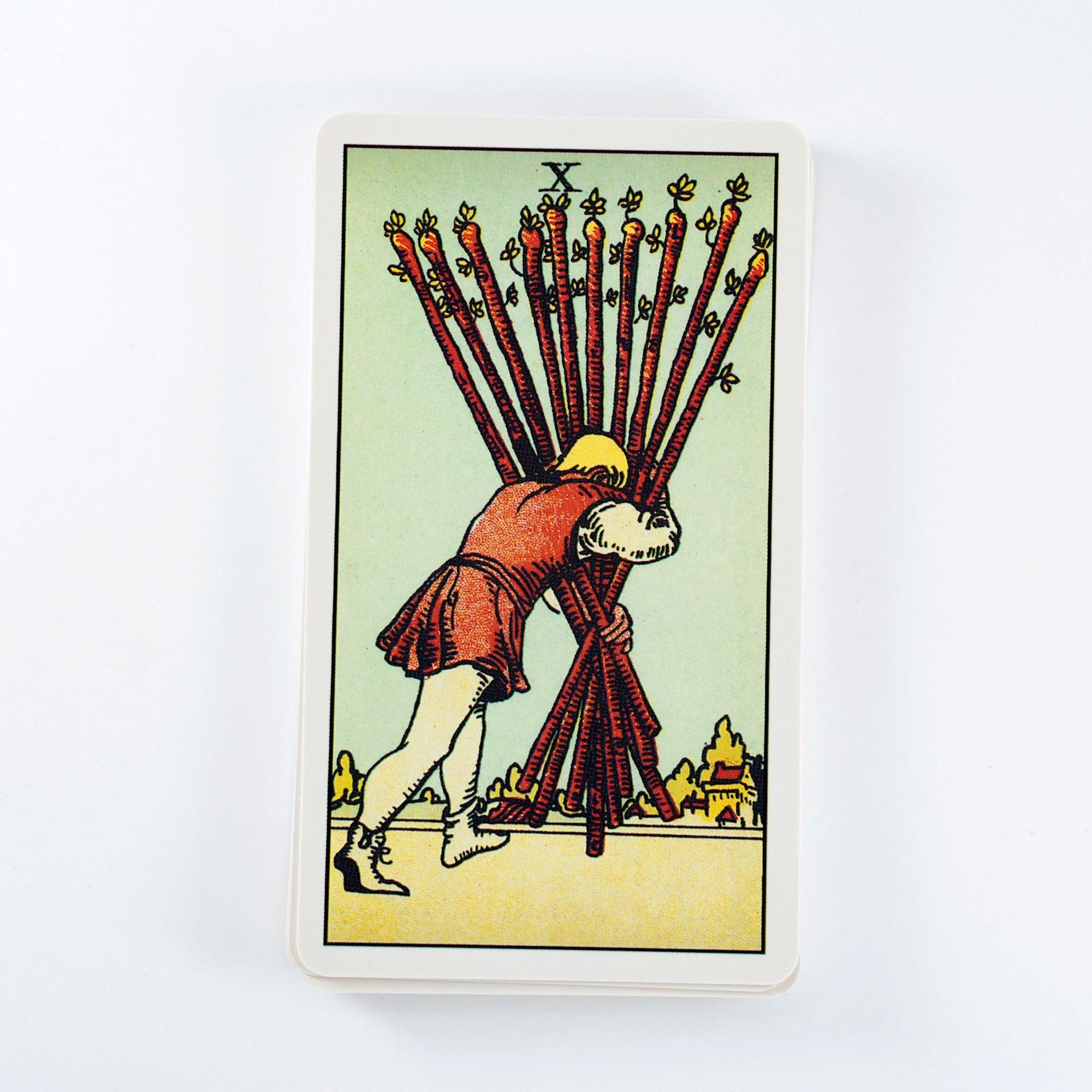 Sauvojen kymppi (The Ten of Wands) – Tarot-kortin merkitys 