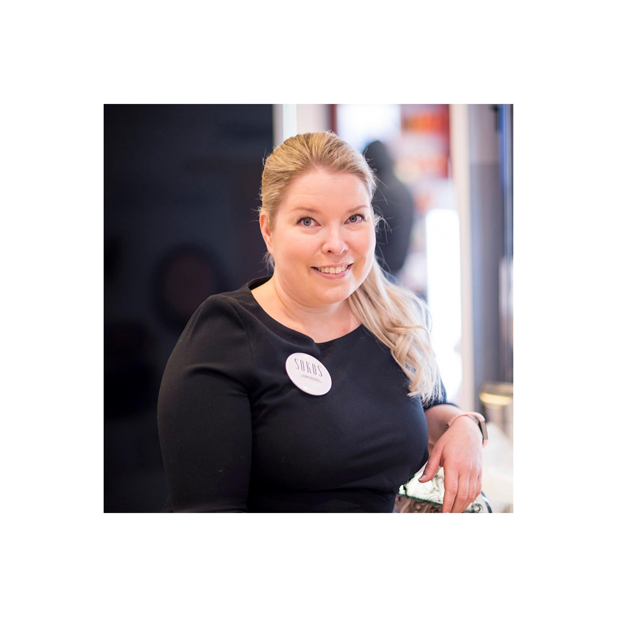 Sanna Mäenpää kannustaa keskustelemaan, ei vain vaatimaan palkankorotusta.