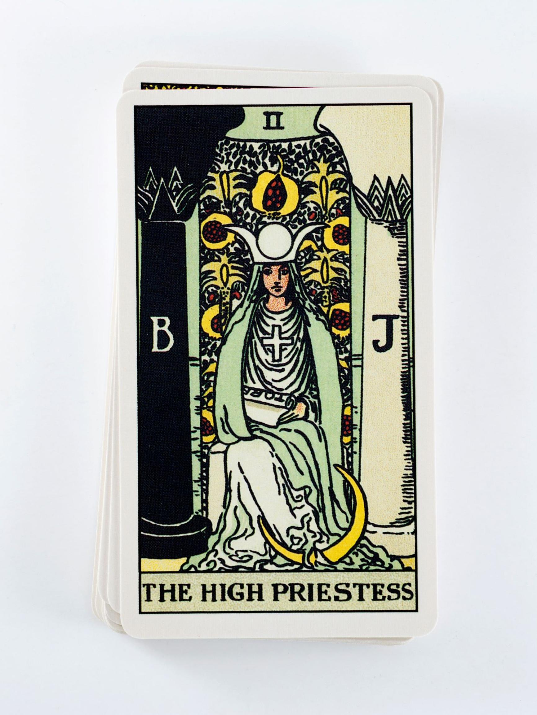 Ylipapitar (The High Priestess) – Tarot-kortin merkitys