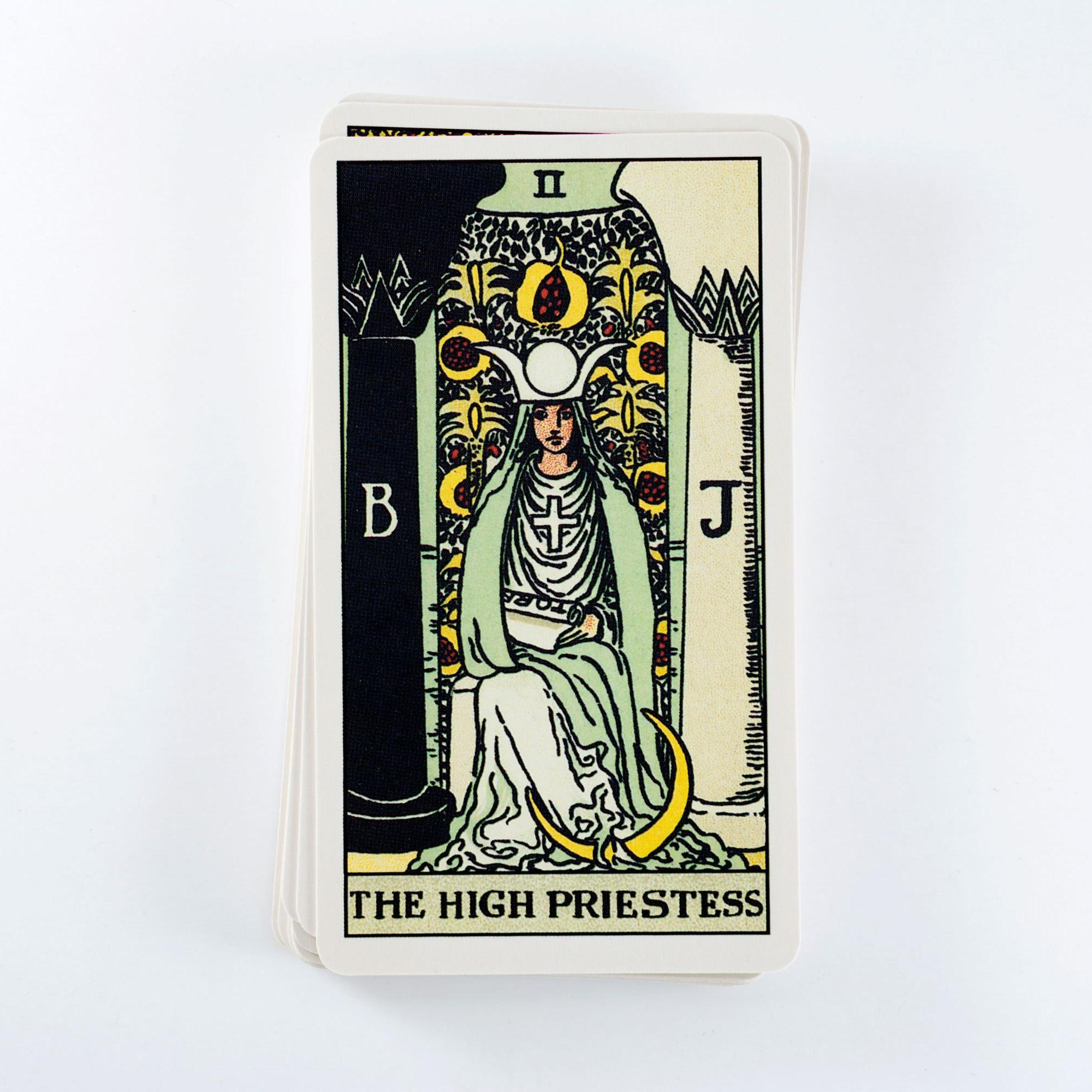 Ylipapitar (The High Priestess) – Tarot-kortin merkitys