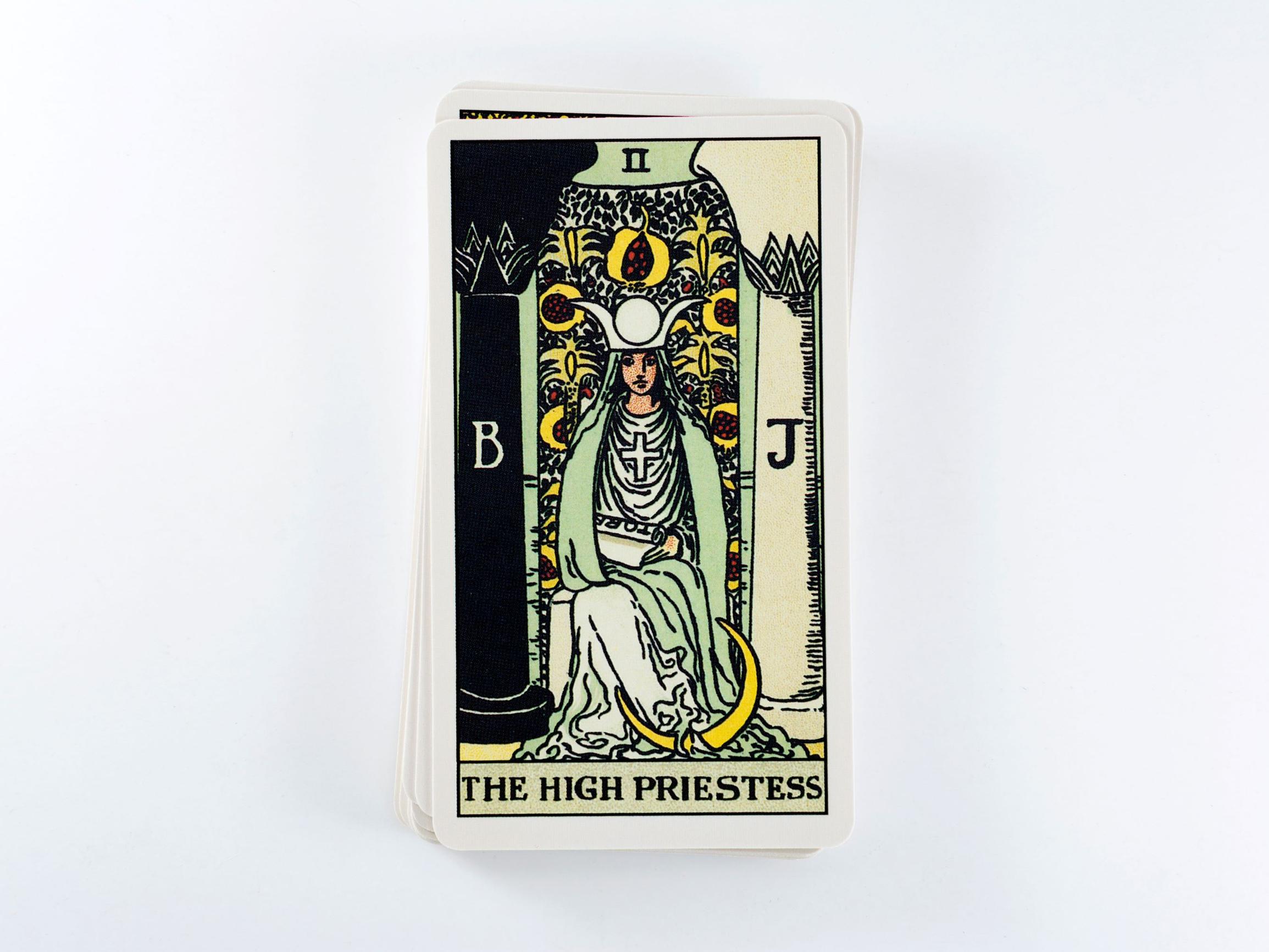 Ylipapitar (The High Priestess) – Tarot-kortin merkitys