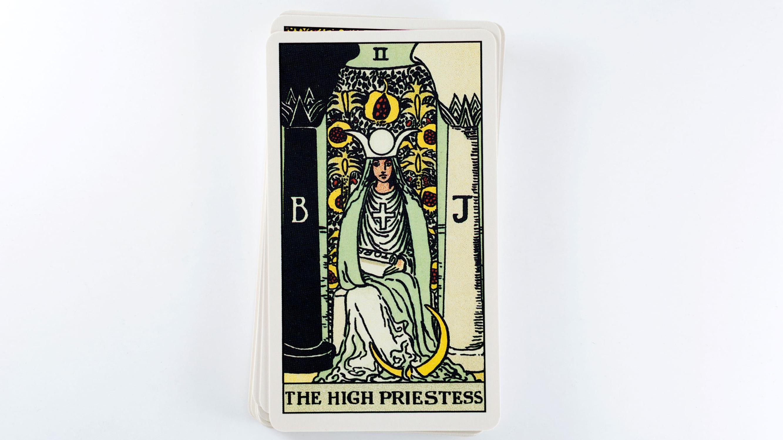 Ylipapitar (The High Priestess) – Tarot-kortin merkitys