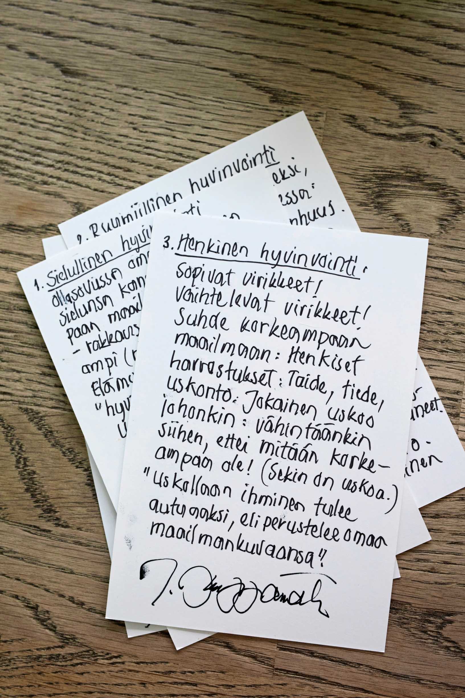 Jukka Kuoppamäen käsinkirjoittamat tärkeät teesit kokonaisvaltaisesta hyvinvoinnista