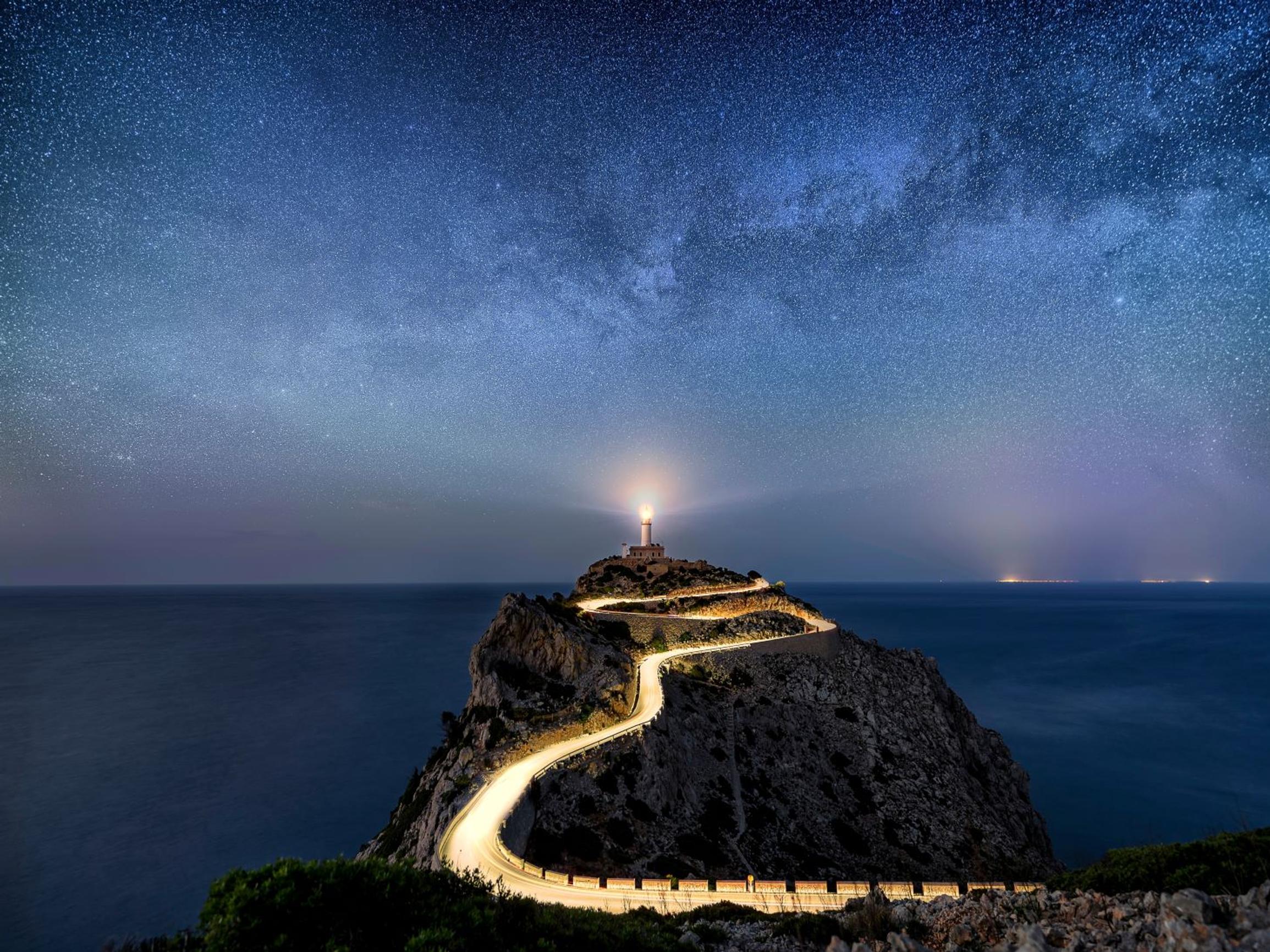 Vuosihoroskooppi 2025 kertoo, mitä vuosi tuo tullessaan