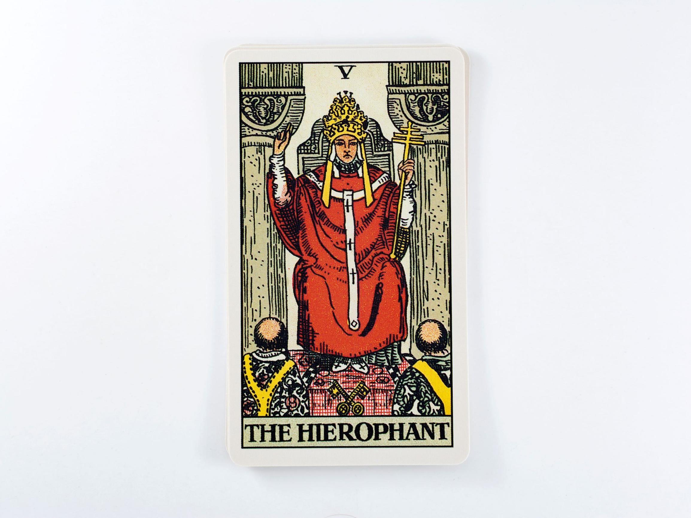 Ylipappi (The Hierophant) – Tarot-kortin merkitys