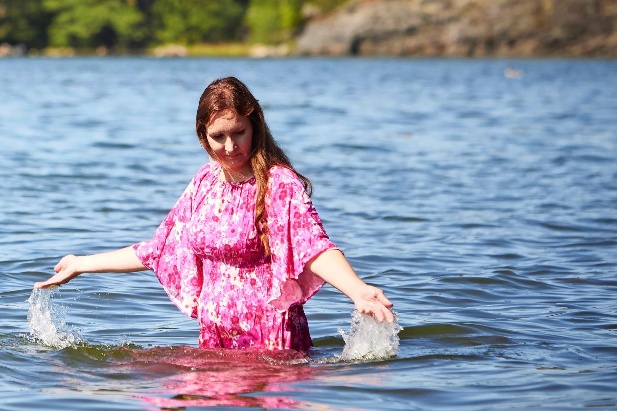 Fyysikko Johanna Blomqvist uskoo veden parantavaan voimaan: ”Veden äärellä en ole koskaan yksin”