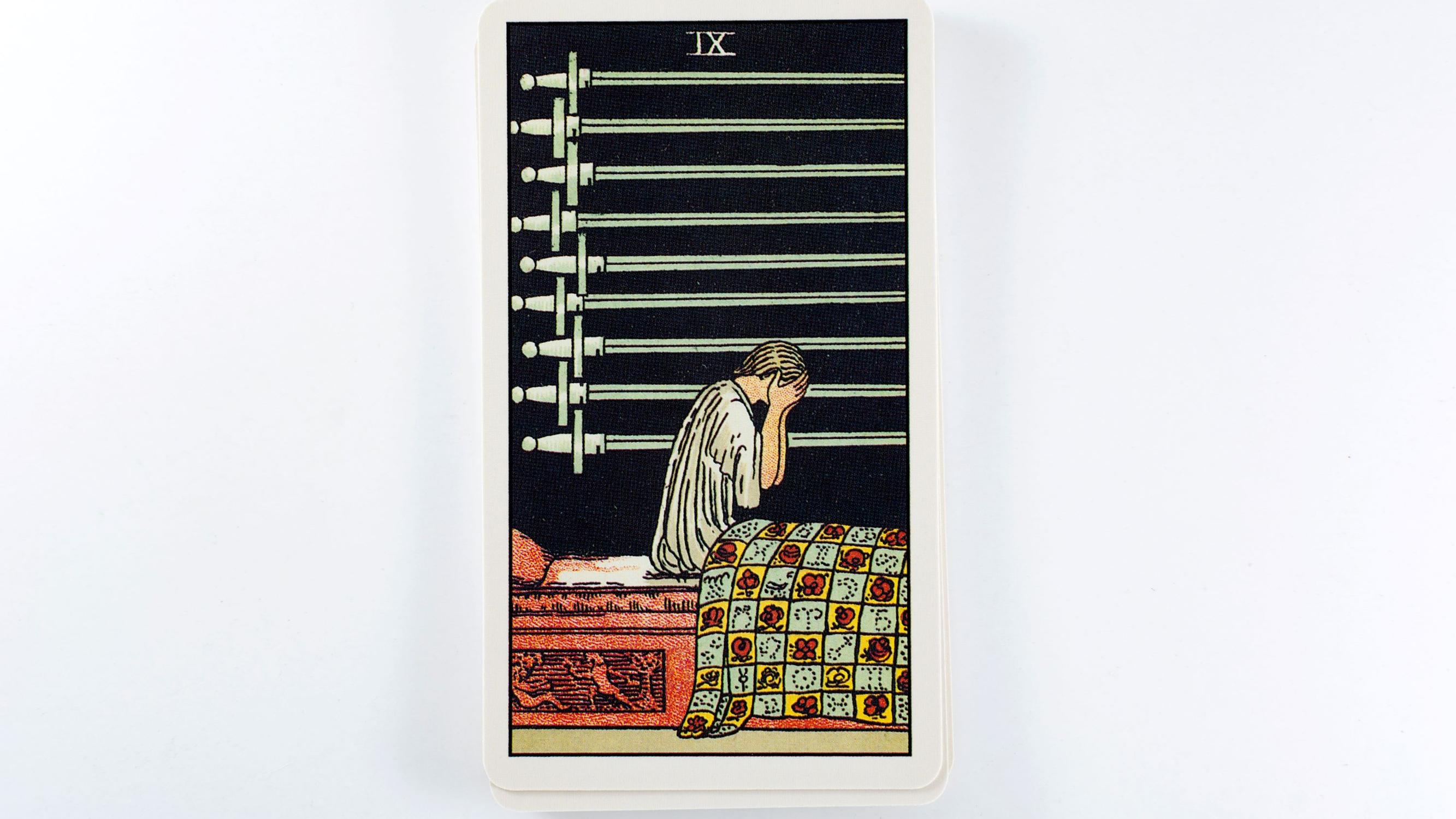 Miekkojen ysi (The Nine of Swords) – Tarot-kortin merkitys 