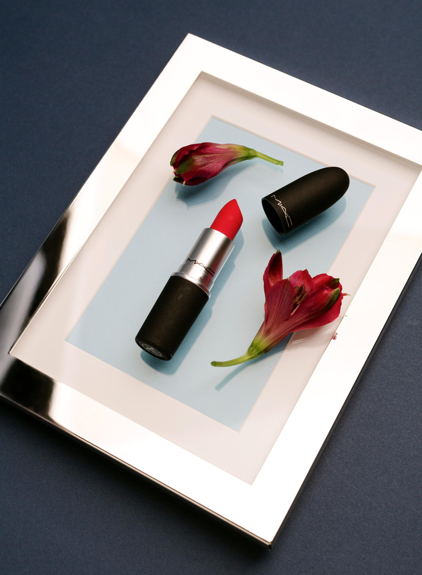 MAC Powder Powder Kiss Lipstick, sävy Lasting Passion. 24 e.