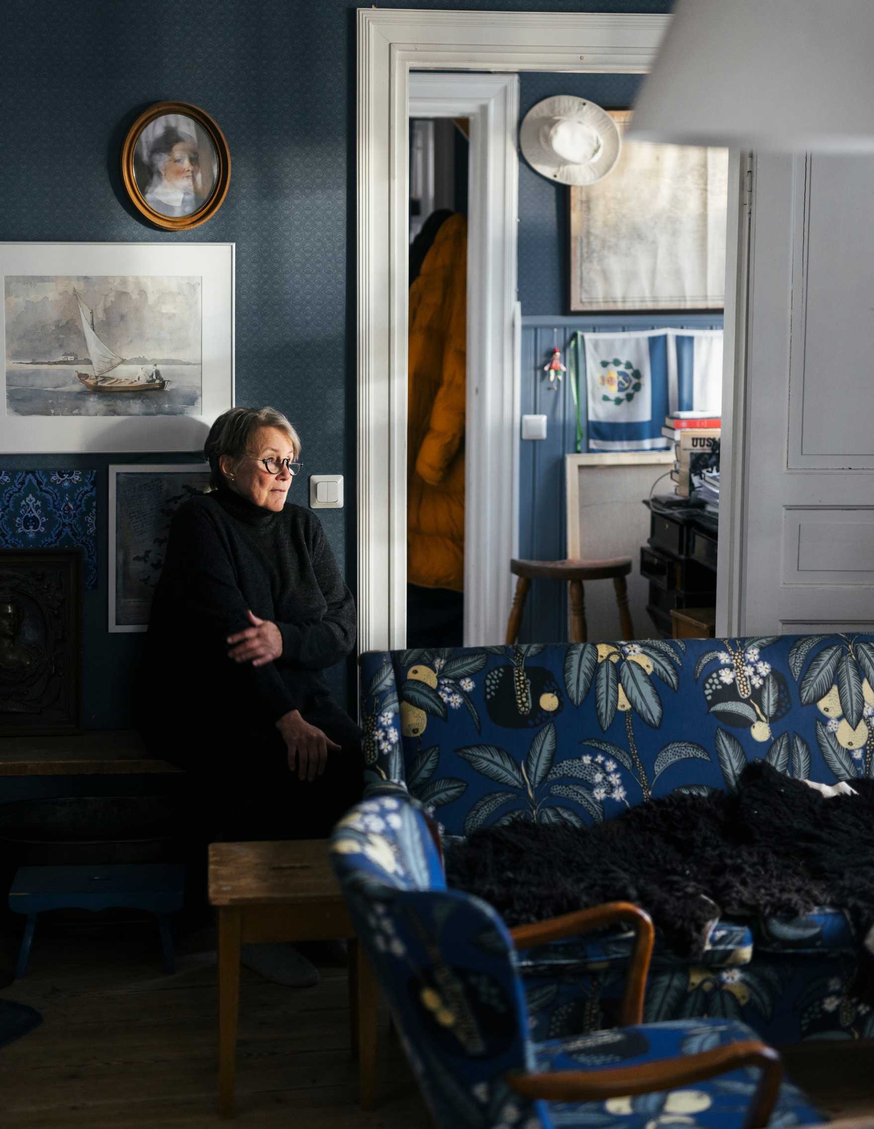 Hilkka Olkinuora kotonaan