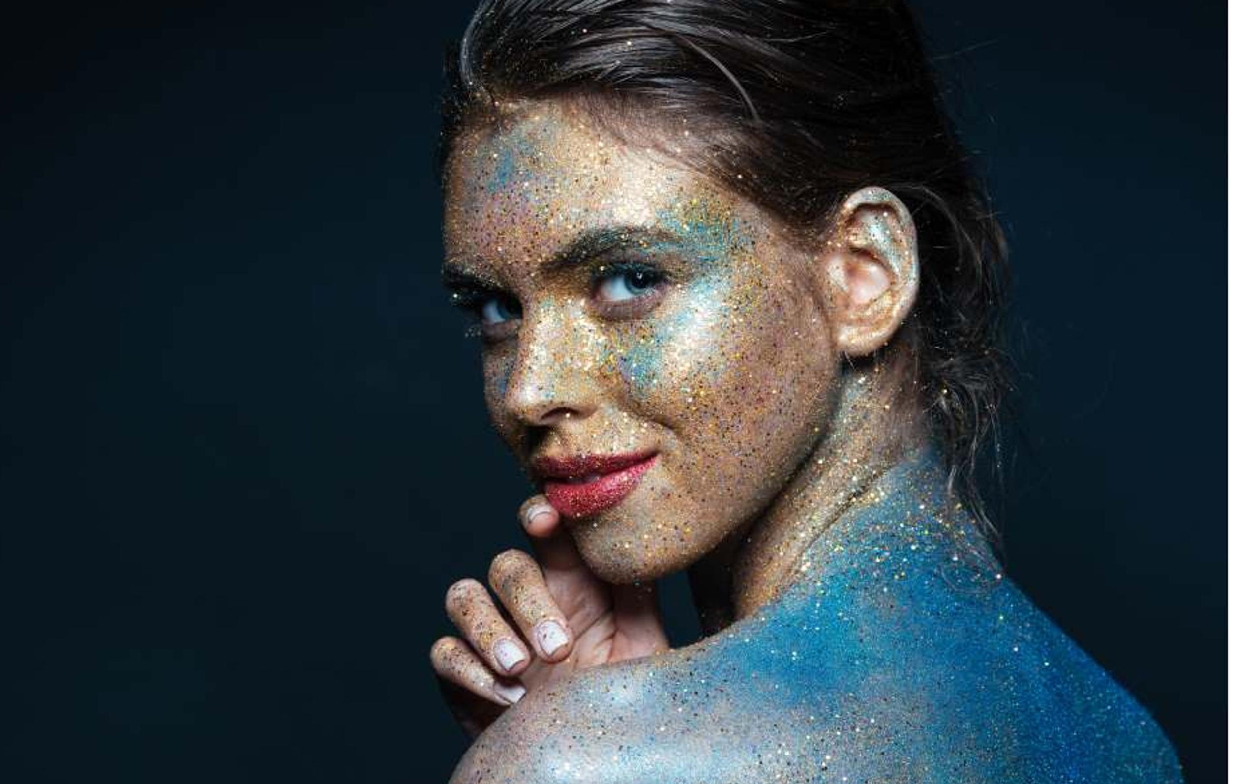 Uuden vuoden glittermeikki: näin säihkyt sopivasti!