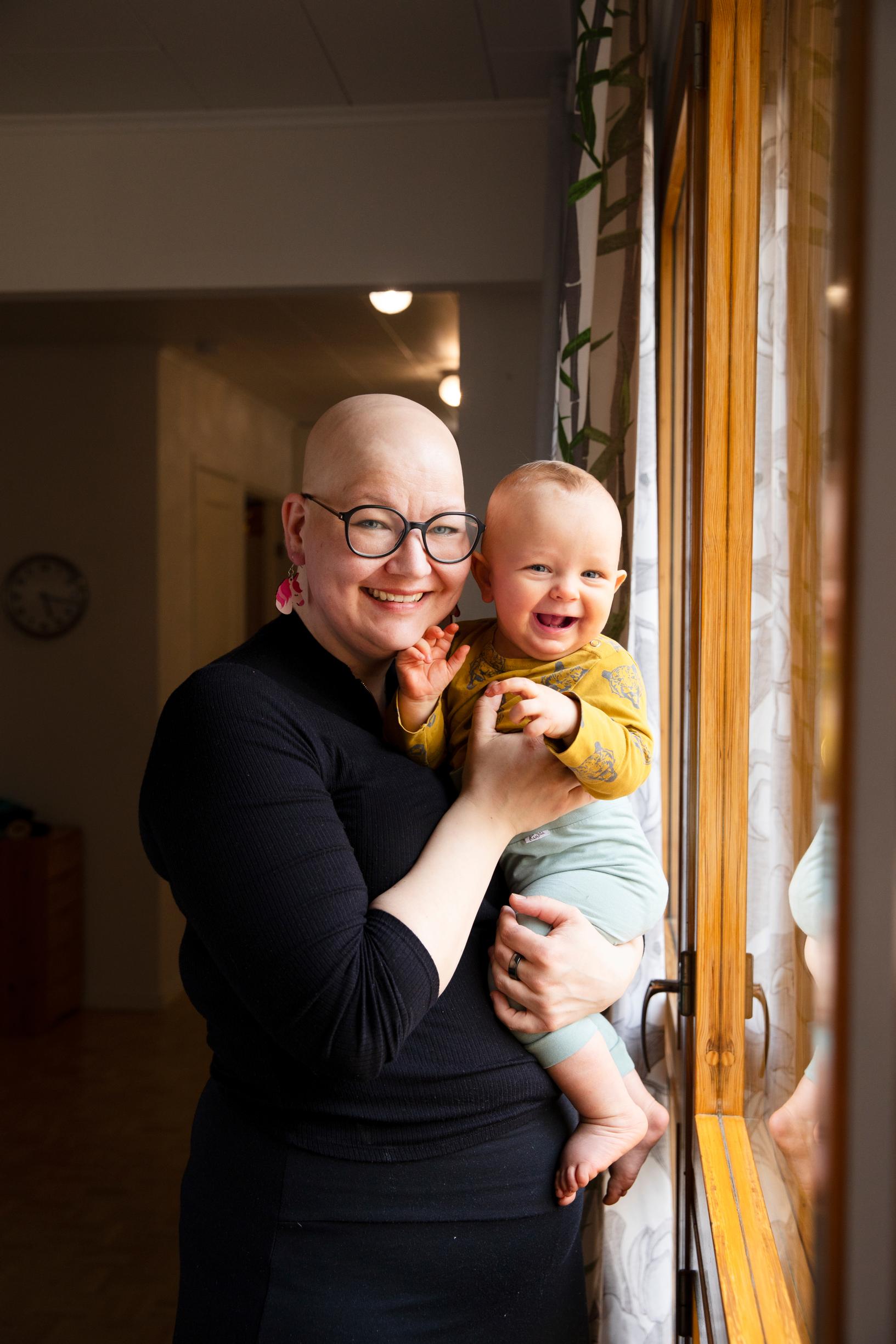 Palvelualuejohtaja Taru Åkerfelt asuu Järvenpäässä miehensä ja kahden poikansa kanssa.