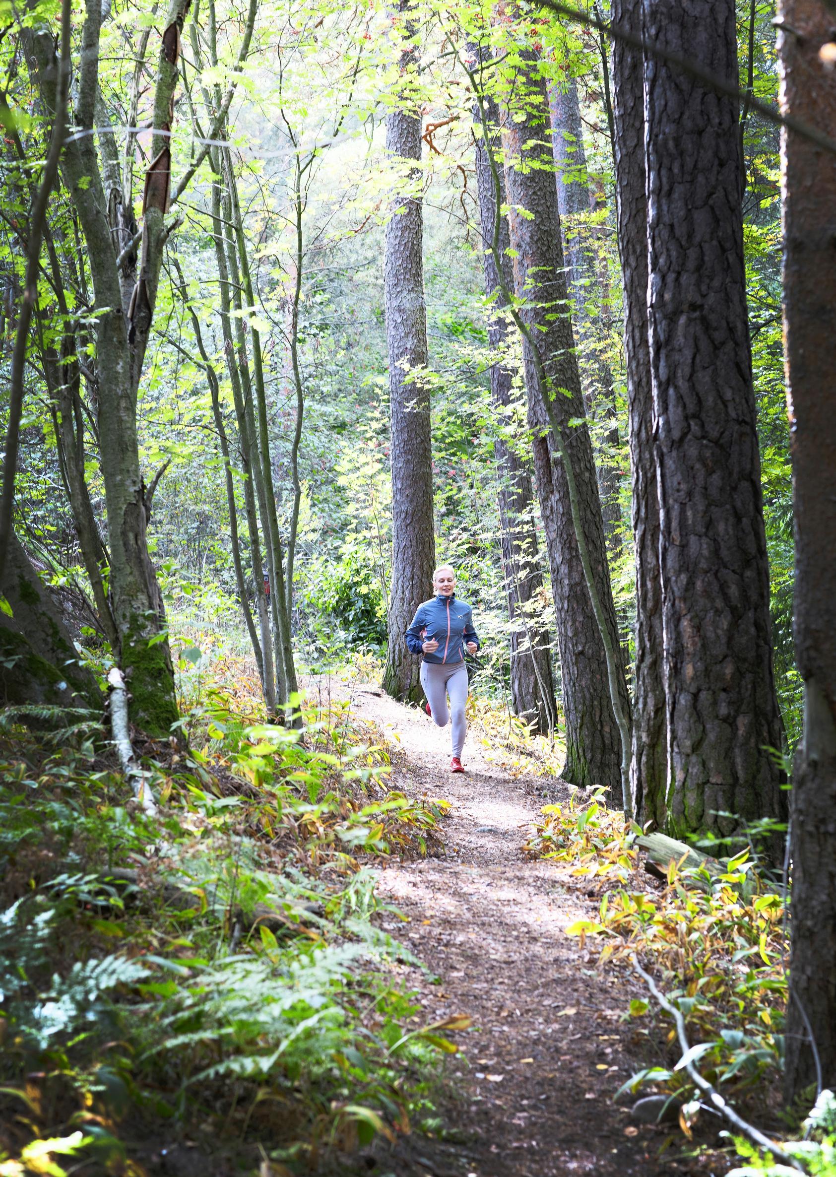 ”Metsässä tulee täydellinen vapauden tunne. Vasta lenkin jälkeen huomaan rasituksen.”