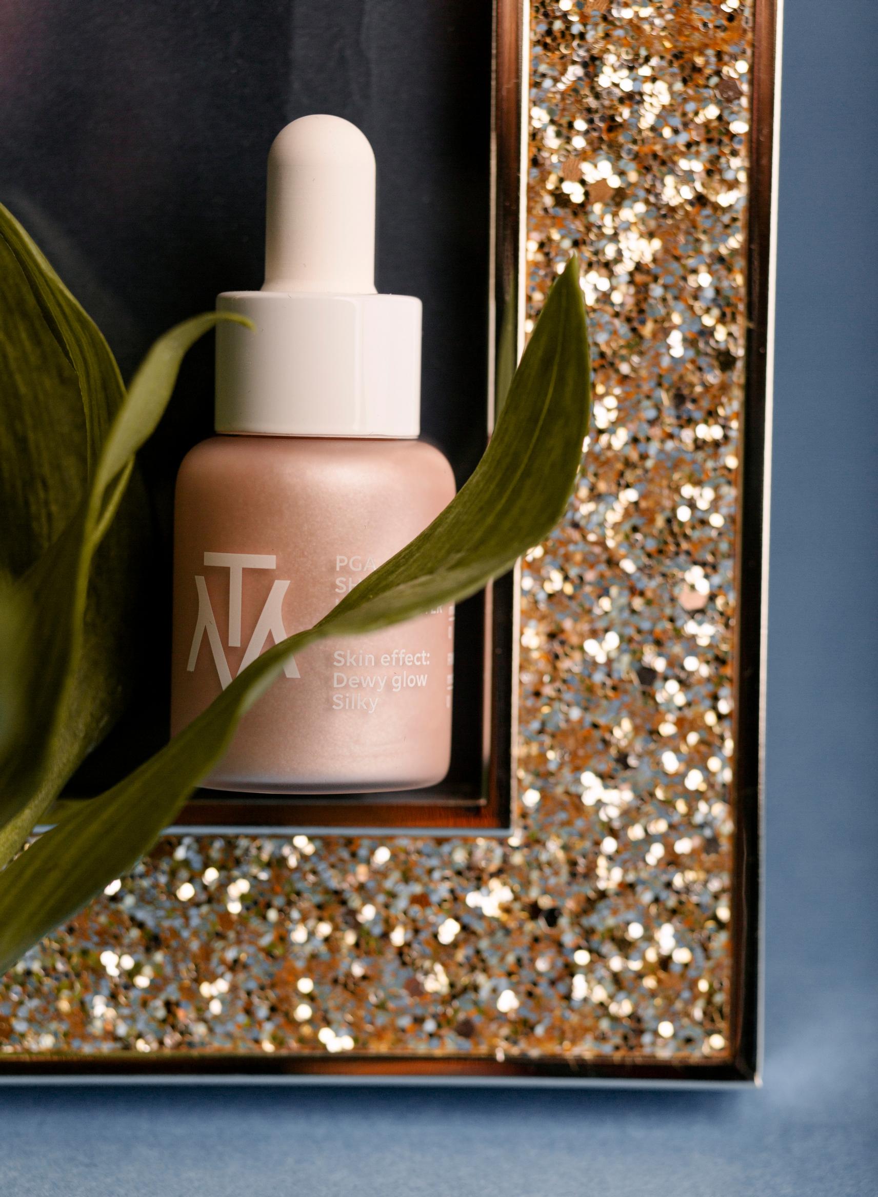 Makethemake PGA Shimmering Highlighter, sävy Crystal Glow. 25 e.
