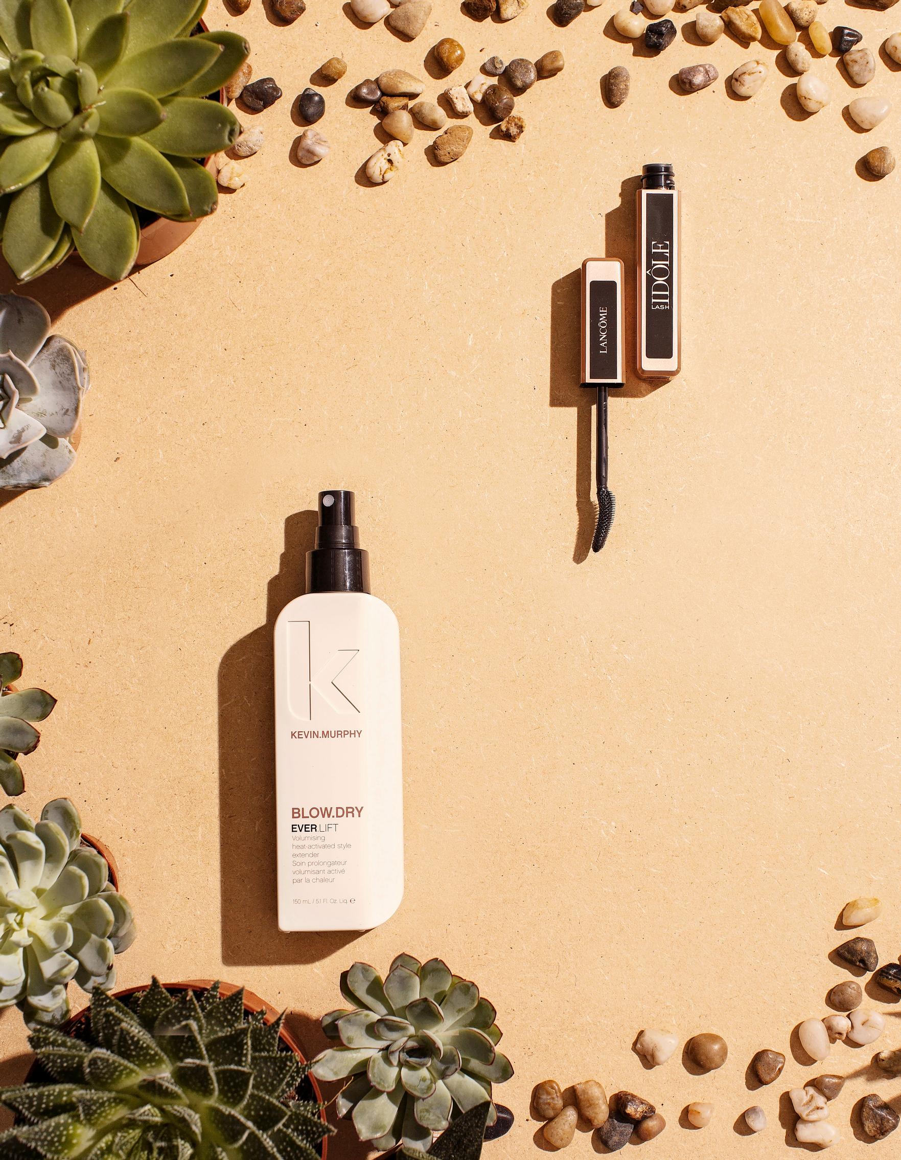 Kuvassa Kevin.Murphy Blow.Dry Ever.Lift Volumising Heat-Activated Style Extender ja Lancôme Lash Idôle Lash Lifting Volumizing Mascara.