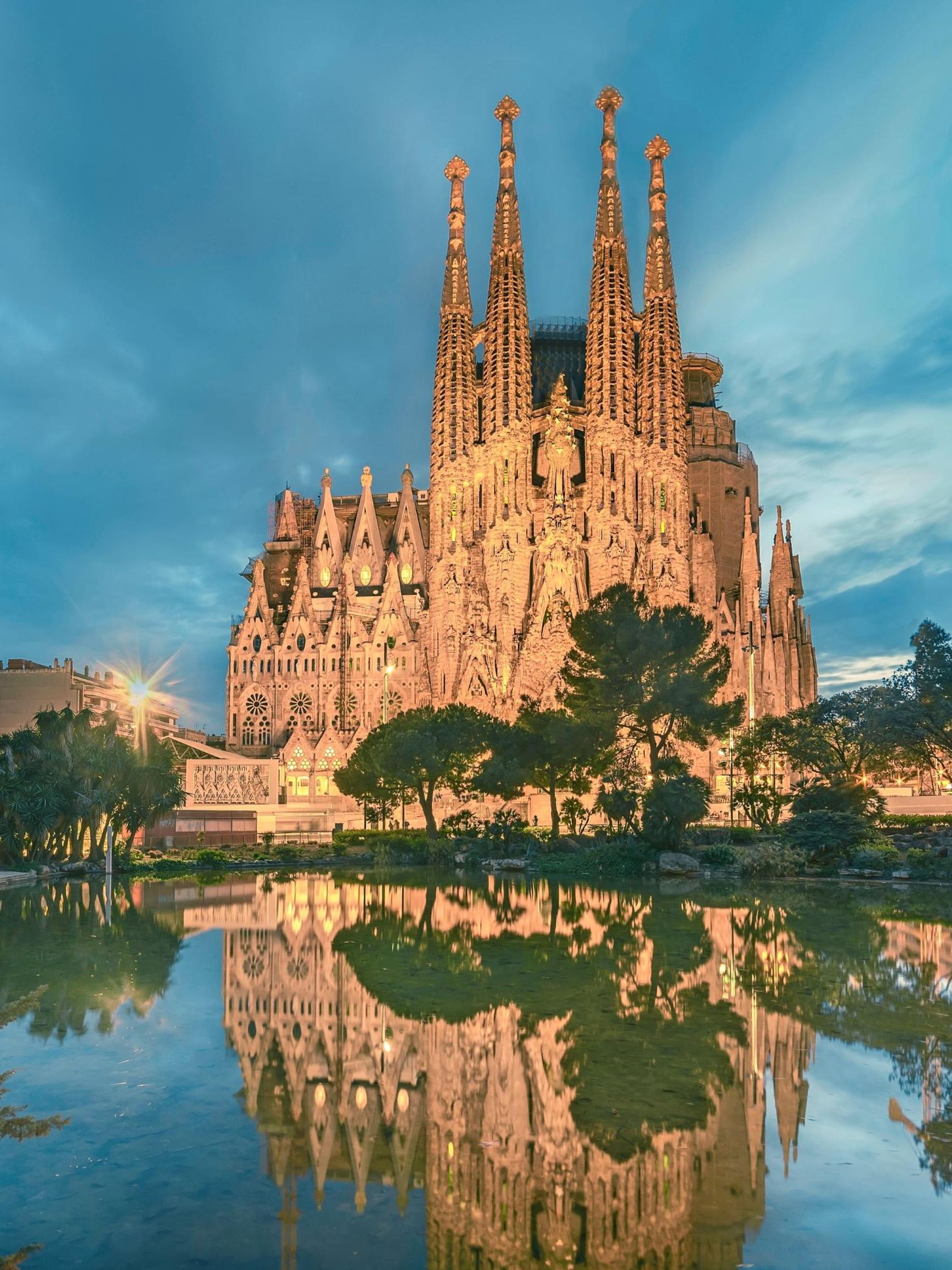 Symboliikkaa ja salaviestejä: Sagrada Familia on Antoni Gaudín mestariteos
