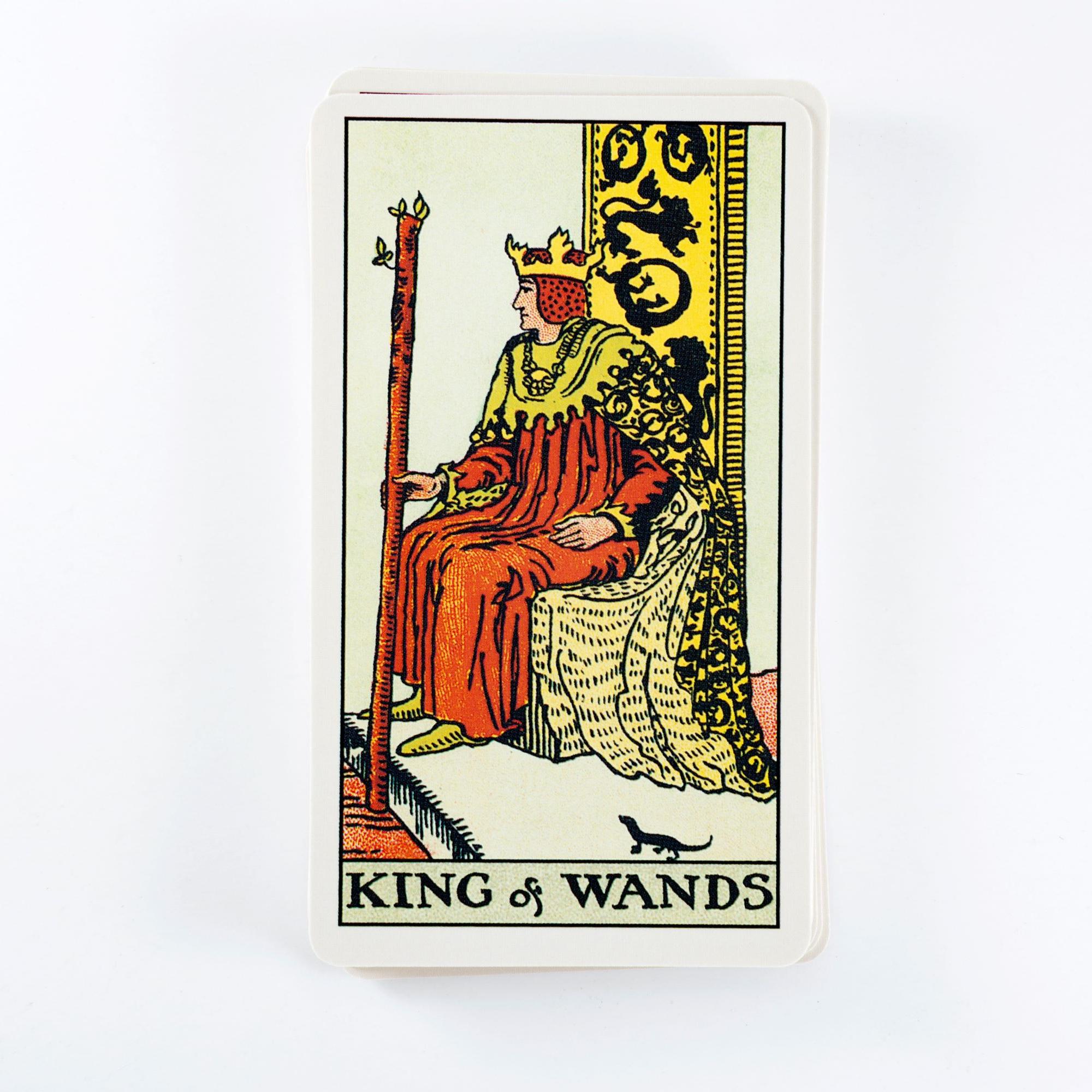 Sauvojen kuningas (King of Wands) – Tarot-kortin merkitys 